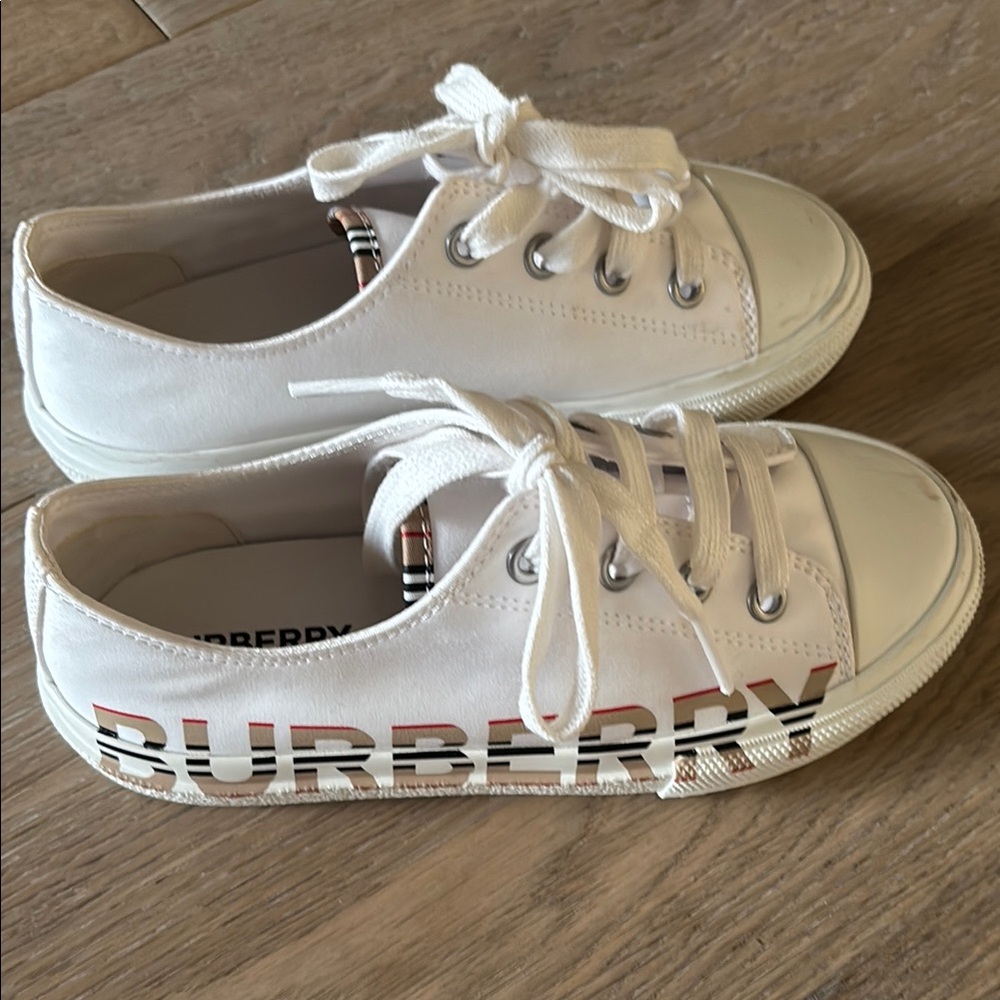 Burberry White  Sneakers